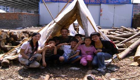 2008年汶川地震梓涵老师前往北川灾区